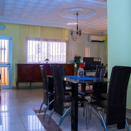Appartement Meuble 2 Chambres Montee Jouvence Yaounde Exterior photo