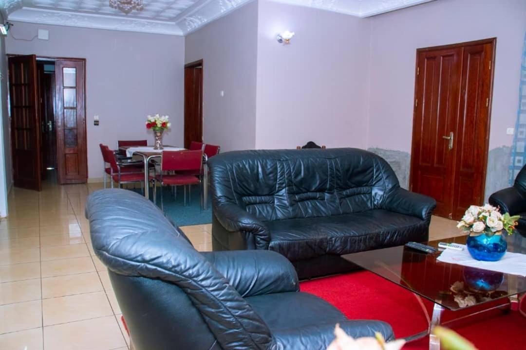 Appartement Meuble 2 Chambres Montee Jouvence Yaounde Exterior photo