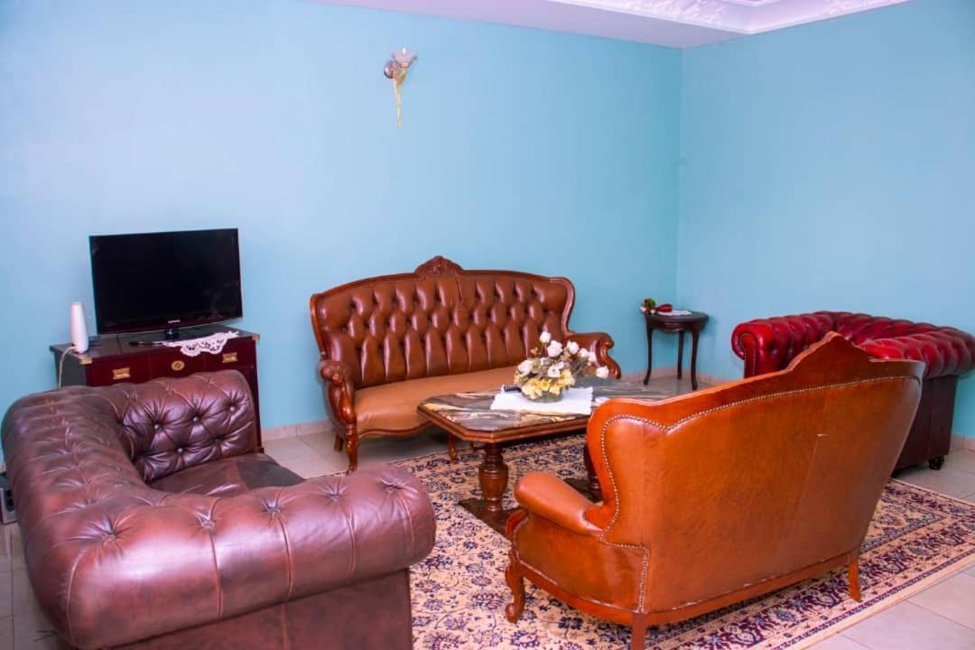 Appartement Meuble 2 Chambres Montee Jouvence Yaounde Exterior photo