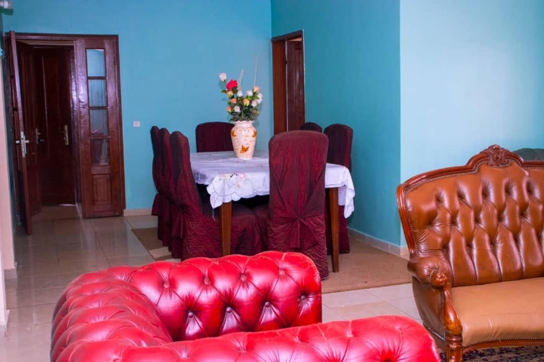 Appartement Meuble 2 Chambres Montee Jouvence Yaounde Exterior photo